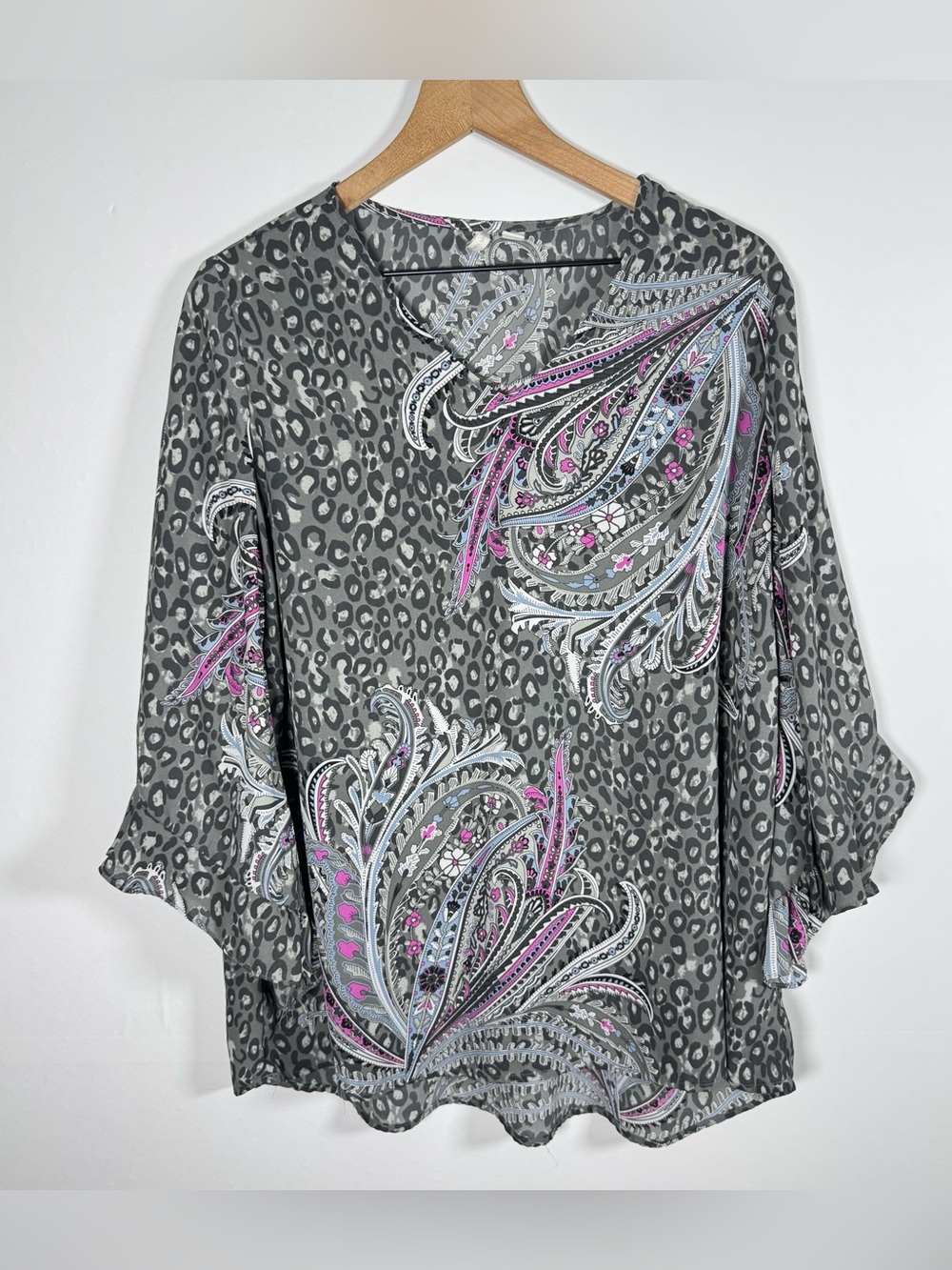 CATO Plus Flowy Gray Pink Paisley Tunic Blouse Sz 16 Long Flutter Sleeve V-Neck